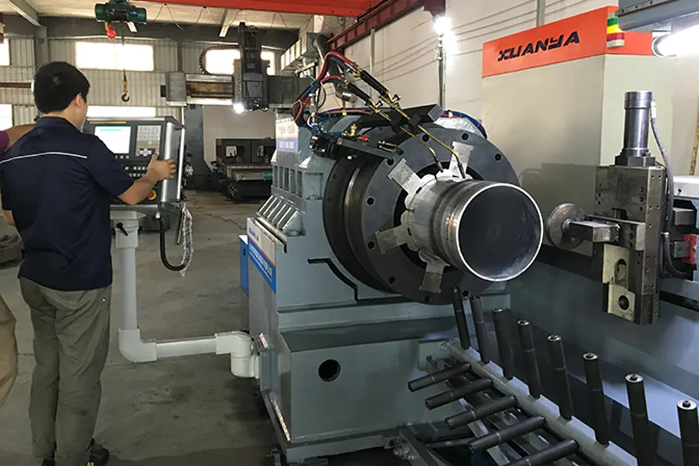 CNC-Hot-Heat-Pipe-Spinning-Machine-For-Gas-Fire-Extinguisher-Cylinder-Bottom-End-Shrinking2.jpg